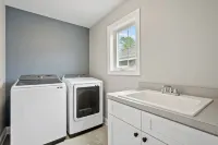 Family Fun! 17,000 Game Arcade, Sleeps 12, Walk to the Lake
