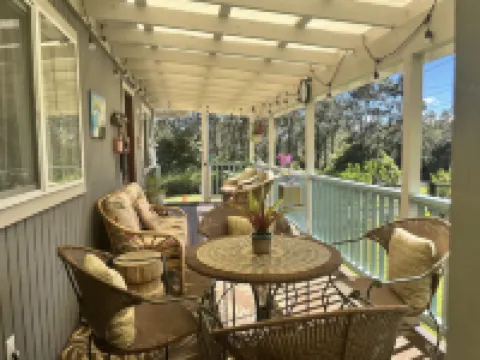 Lovely Art Cottage 5 Min. to Volcanoes  Natl Park-Clean, Cozy, Comfort -2 Bdrm ボルケーノのホテル
