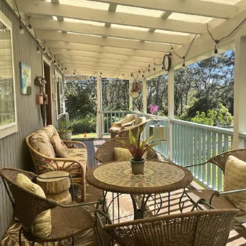 Lovely Art Cottage 5 Min. to Volcanoes  Natl Park-Clean, Cozy, Comfort -2 Bdrm