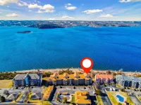 Luxurious Condo with unobstructed access to Table Rock Lake