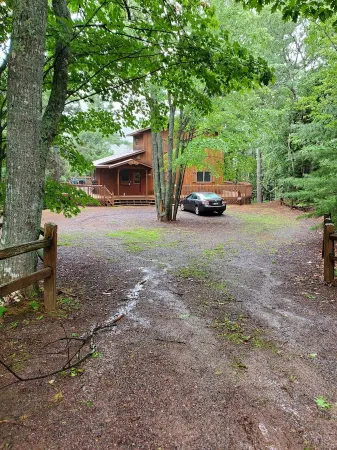Cozy Cabin on the Lake Отели в г. Куино Каунти