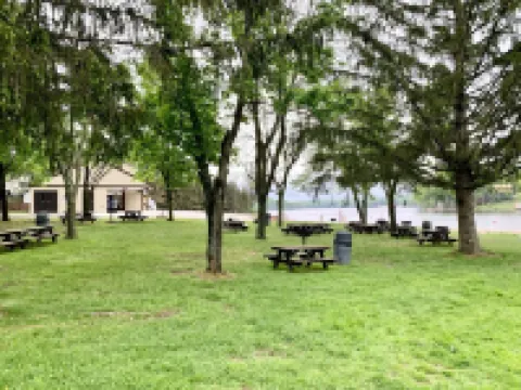 Relax at Sunset View in the Hideout Resort 萊克酒店