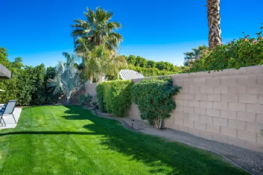 Chandler Court Getaway by GPM - Walk to festivals/ Private Pool