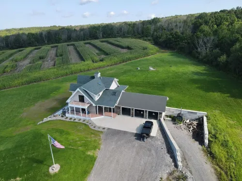 Secluded lodge, with multiple hiking trails and breathtaking views!
