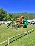 Ugly Cabin, Stunning Escape – Hot Tub! Fire Pit! Fast Wifi! Sunroom! Hiking!