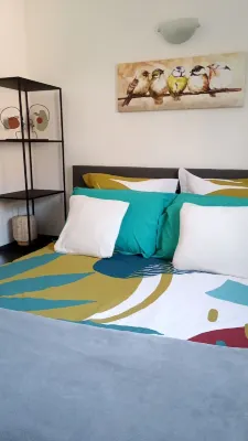 Quiet, well-located 1 bed 140 + bed with 2 extra beds. covered digicode parking.
