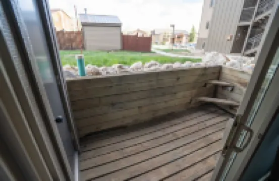 Mountainside Condo: King Bed/Hot Tub/On Free Bus Route/Fireplace