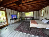 Nature Mountain Retreat with Outdoor Hot Tub and Sauna Spa Experience Hotels in Hurley