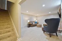 Spacious, Comfy Colonial, minutes to Boston and highways 米爾頓住宿飯店