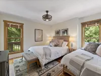 LIGHT FILLED CABIN WITH COTTAGE CHARM! MINI-FARM!