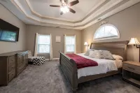 NEW Southern Charm ATL 4 Bdr/3 Bath Executive Home Norcross Welcome Center and Museum附近的飯店