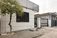 [Dimora Elysium] Near F1/San Gerardo/Parco Parrocchia dei Santi Giuseppe e Antonio Maria Zaccaria附近的飯店