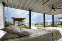 Beautiful Townhome on False River Hotel dekat Parlange Plantation