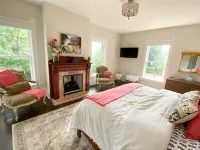 Exquisite Newly Renovated Historic Lake Country Home - Maison La Belle Отели в г. 