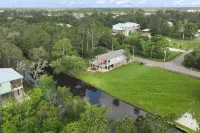 Waterfront Outdoor Bar, Game Room, Fire pit, Grill, Fishing Bay St. Louis Home