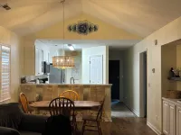 Comfy condo on the 17th green of True blue, min’s  to beach, shops & great food Hotels in Pawleys Island