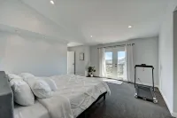 Wonderful Mountain Scenic Views with Freestanding Arcade