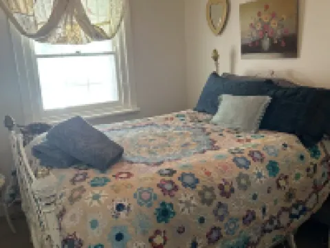 Yea Fig Tree House. Three bedroom plus study comfortable family home. Hotels in Yea