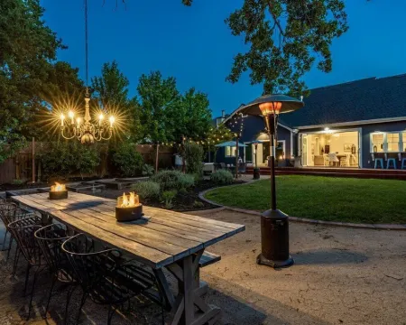 Gourmet Kitchen in Wine Country w/Hot Tub + Office Hotels in Windsor
