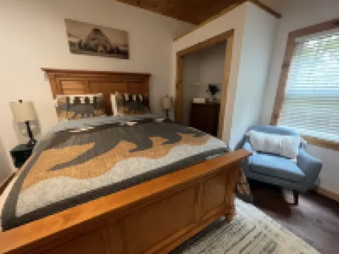 Nantahala Nook, cabin with hot tub,game room, fast wifi & mountain view