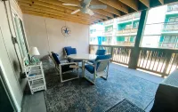 Steps away from Beach- Dog Friendly