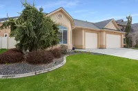 Pool!!,Hardwood, Granite,