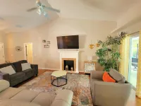 Beautiful Heated Pool House with Backyard Oasis