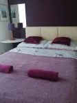 Hillside 2 bedroom holiday bungalow, sleeps 6, south facing, 5 min walk to beach