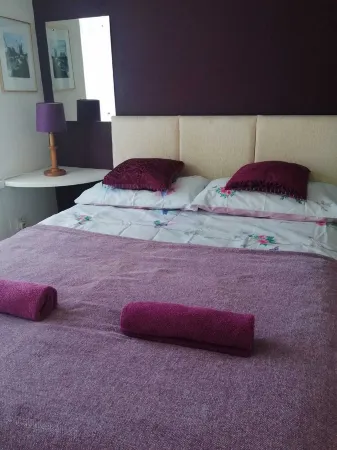 Hillside 2 bedroom holiday bungalow, sleeps 6, south facing, 5 min walk to beach Отели рядом с достопримечательностью «Cromer Beach»