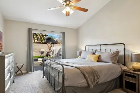 4 Bed Shuffleboard& Private Pool Retreat in Peoria