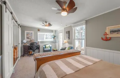 Lakefront Family Beach House Hotels near Willow Tree Winery