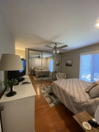 Downtown-walk to Main st Blowing Rock-2nd floor/pets<35lb/close to skiing Отели в г. Blowing Rock