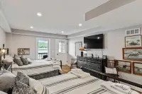 Lake House Retreat on Beautiful Canandaigua Lake Sleeps 12 فنادق في Middlesex