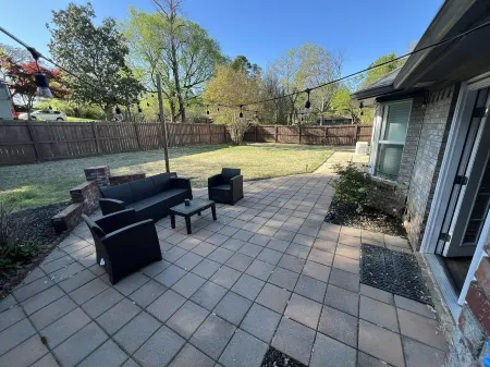 The Lily Pad. 3 bd/1ba. 4 beds. Center of town! Fenced backyard! Отели в г. Себастиан Каунти