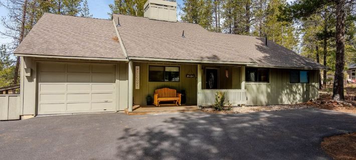 Newly Renovated & Listed! Across from SHARC & Walk to Village! 10 SHARC PASSES Hotels in Sunriver