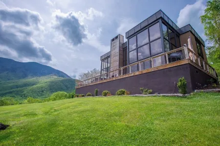Redstone Mansion - Luxury Mountaintop Views of Pisgah National Forest