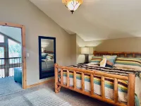 Modern Chalet with Lake Views in Marina Area Hotel a Lewis County