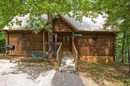 Great Outdoors Cabin - Screened Porch. 10 Min to Branson-10 Min to SDC