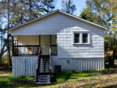 Charming Country Cottage Retreat -  Walking distance to Downtown Hotels in Paulding County