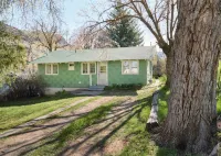 Charming 1930's cottage steps away from the world famous Lava Hot Springs Hotels in Lava Hot Springs