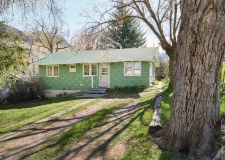 Charming 1930's cottage steps away from the world famous Lava Hot Springs
