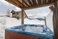 Winter Park Home w/views, heated garage, hot tub!