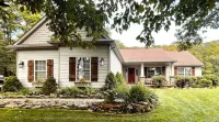 Blue Jay's Nest-  Private Fern Mountain home. Minutes to ski resorts and Parks.