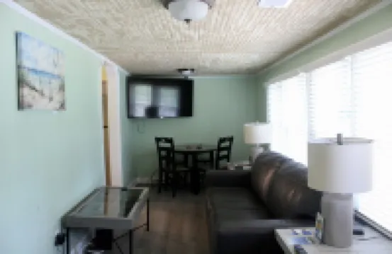 Remodeled Bungalow minutes from historic waterfront downtown Manteo