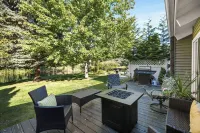 Townhouse in Private Lakeside Community