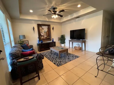 BestStays@Sapphire- a Duplex Near Hospitals large groups ok.TVs in all rooms