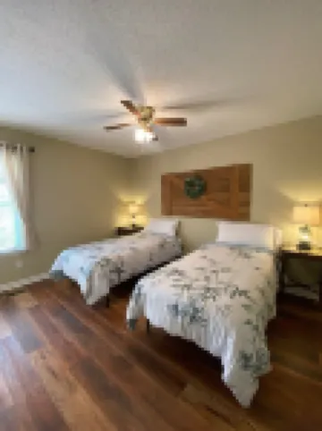 Beautiful Lakefront Retreat w/ Private Dock! Minutes from public boat ramp