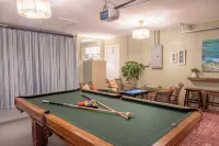 Private Spa/Heated Pool! Firepit, Pool/Game Tables-Near Crystal & Rainbow Rivers
