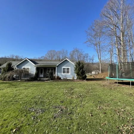 Compass Rose: Orient yourself! 3 bedroom peaceful retreat on the lake