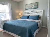 Beautiful 3BR house in perfect location w/ water view, all linens included! 오션아일랜드 비치 호텔